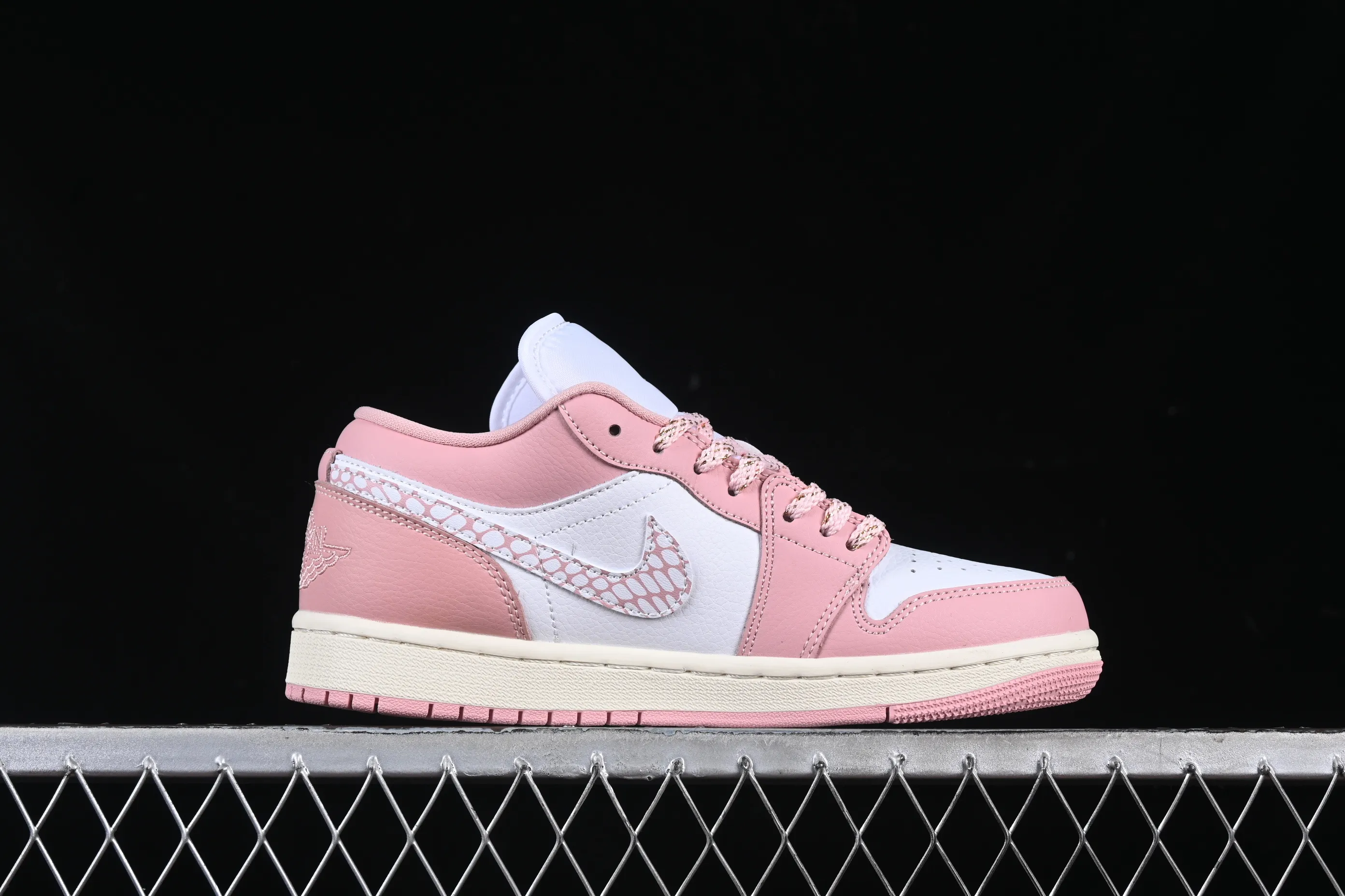 All categories Air Jordan Jordan series basketball shoes Air Jordan 1 Low Air Jordan 1 Low AJ1 Joe 1 customized model white pink low-top cultural and leisure sports sneakers DC0774-162
